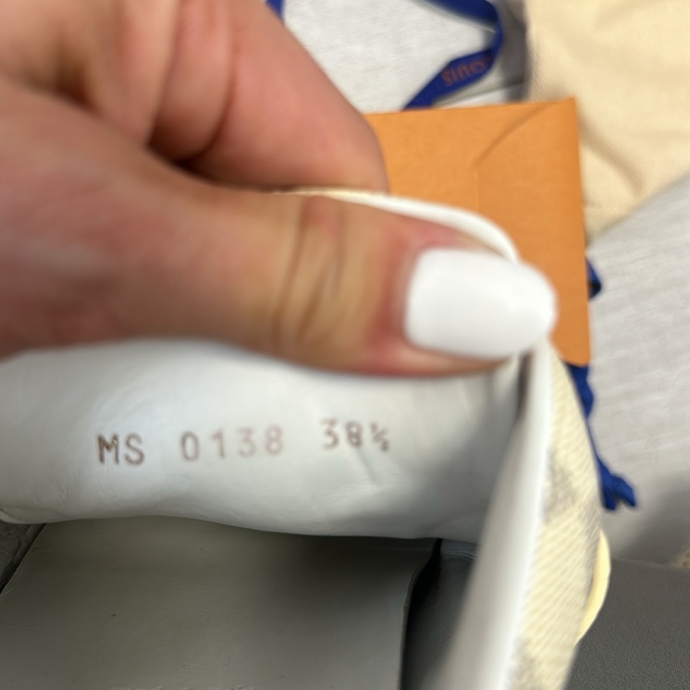 Louis Vuitton women sneaker - Picture 6 of 13